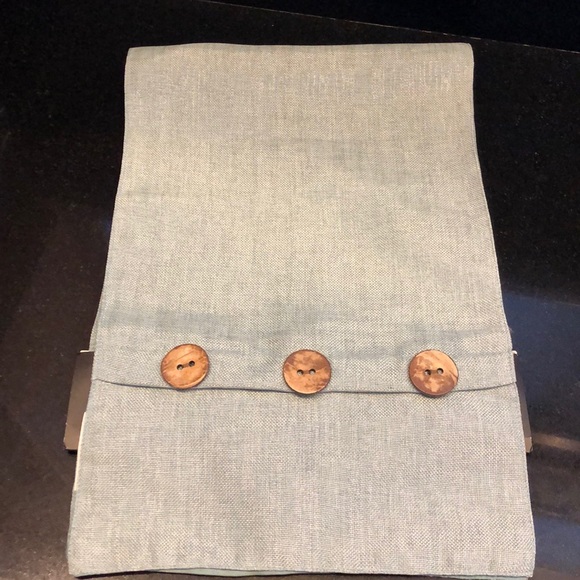 Table runner - Picture 1 of 2